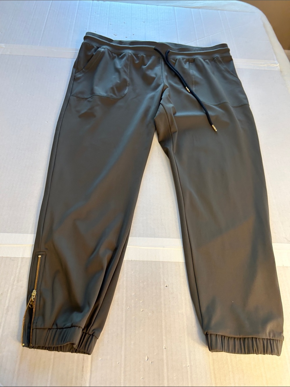 Zyia Active Womens Olive Green Peak II Zipper Cropped Joggers. Sz XXL